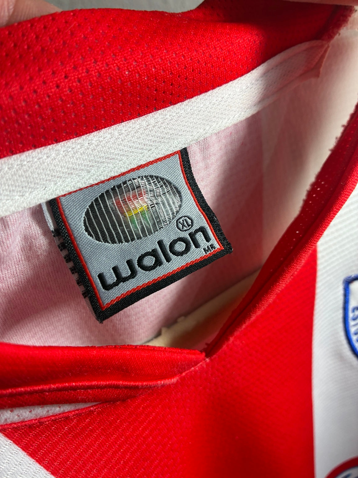 Walon label detail on 2005/06 Estudiantes de Mérida home shirt