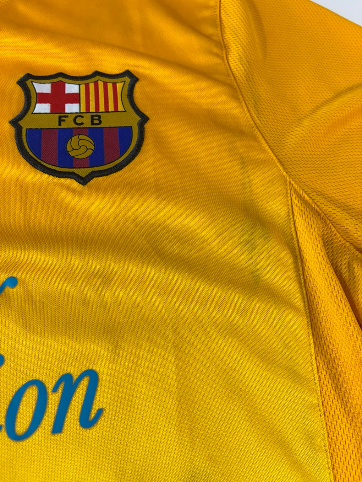 FC Barcelona crest and fabric detail on 2011/12 Nike training shirt