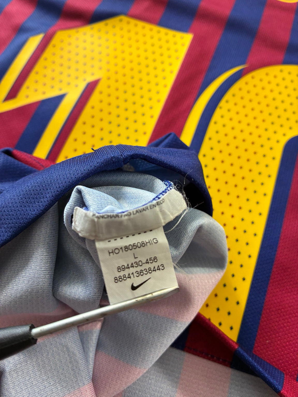 Nike product code and size tag for 2018/19 FC Barcelona Messi #10 jersey, size Large