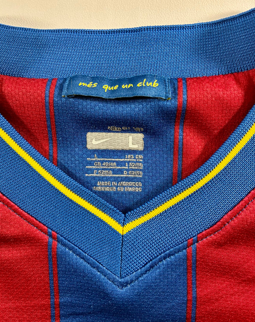 Barcelona 2009/10 Messi Large shirt detail