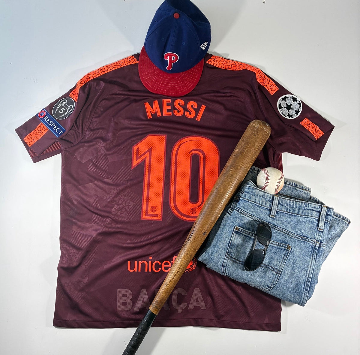 Lifestyle photo of Lionel Messi 2017-18 FC Barcelona third UCL jersey, size XXL